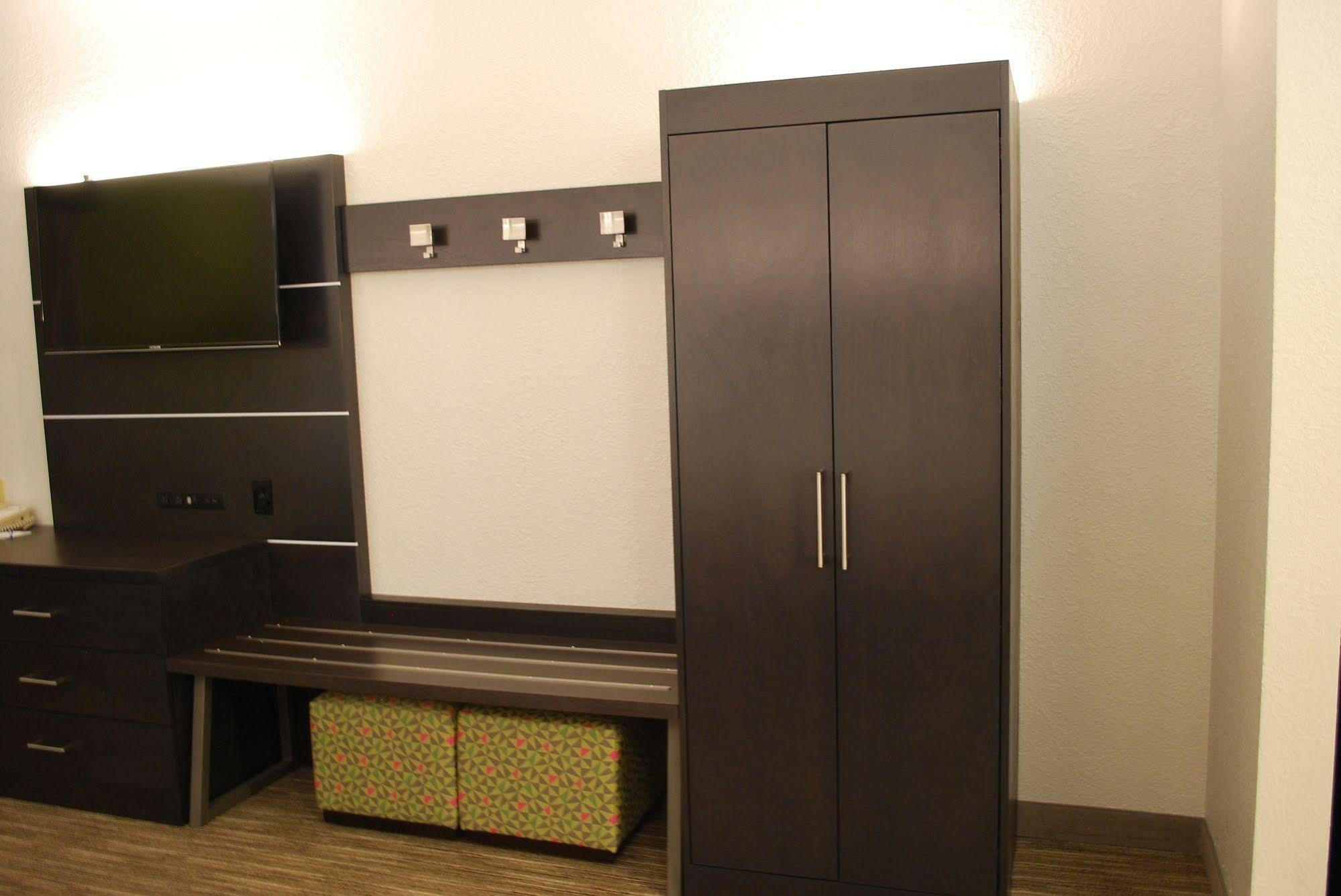 Express & Kingsport-meadowview I-26 By Ihg Hotel Kingsport